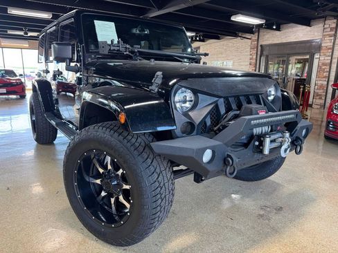 Used 2014 Jeep Wrangler Unlimited Sahara w/ Connectivity Group AWD/4WD image 1