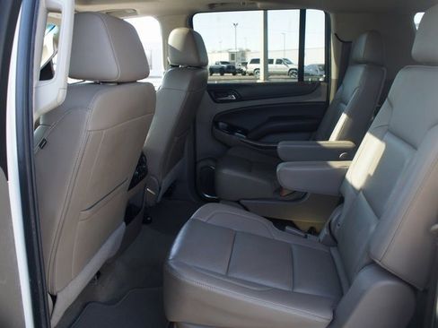 Used 2019 Chevrolet Suburban Premier image 16