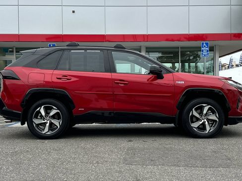 Used 2022 Toyota RAV4 SE w/ Weather & Moonroof Package AWD/4WD image 3