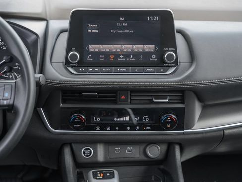 Used 2023 Nissan Rogue SV AWD/4WD image 19