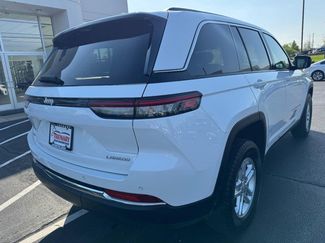 Used 2024 Jeep Grand Cherokee Laredo w/ Luxury Tech Group I AWD/4WD video 3