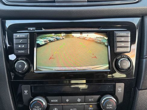 Used 2018 Nissan Rogue SV FWD image 17