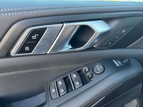 Used 2023 BMW X5 xDrive40i w/ Premium Package image 32