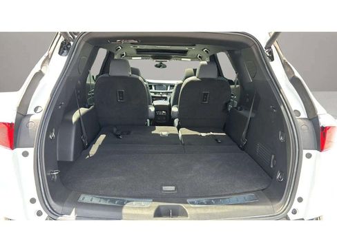 Used 2023 Buick Enclave Essence AWD/4WD image 9