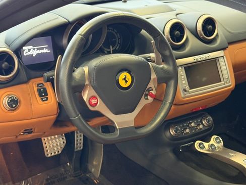 Used 2010 Ferrari California RWD image 19