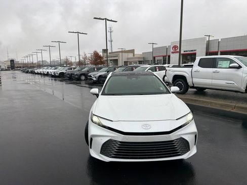 Used 2025 Toyota Camry XLE image 8