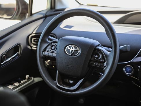Used 2021 Toyota Prius L Eco FWD image 15