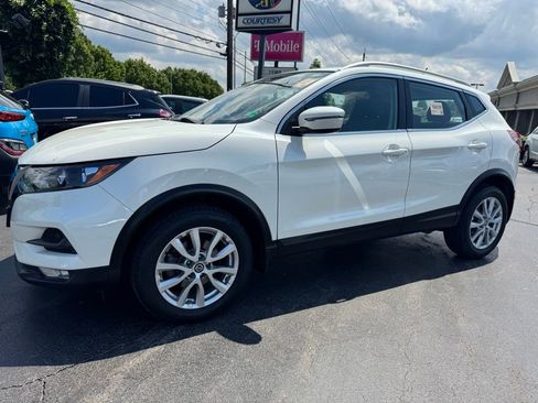 Used 2020 Nissan Rogue Sport SV w/ All-Weather Package AWD/4WD image 2