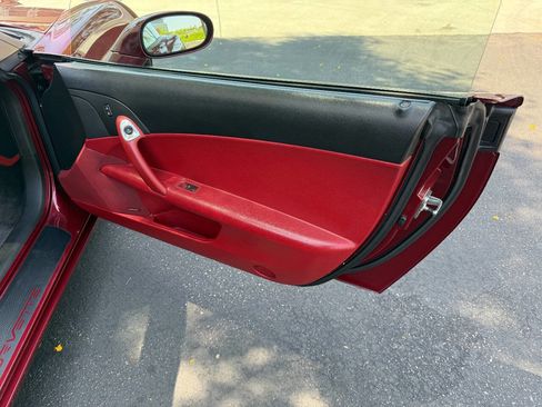 Used 2006 Chevrolet Corvette Convertible w/ Preferred Equipment Group image 12