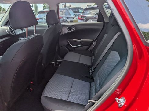 Used 2023 Kia Soul LX w/ LX Technology Package FWD image 9