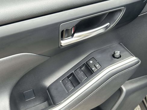 Used 2024 Toyota Highlander XLE AWD/4WD image 20