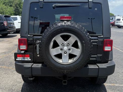Used 2012 Jeep Wrangler Unlimited Rubicon AWD/4WD image 5