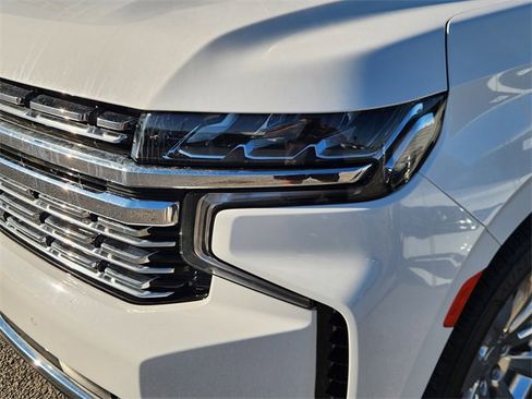 Used 2024 Chevrolet Suburban Premier image 6