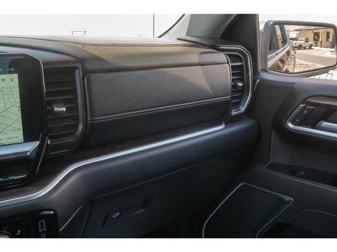 Used 2025 GMC Sierra 1500 SLT AWD/4WD image 19