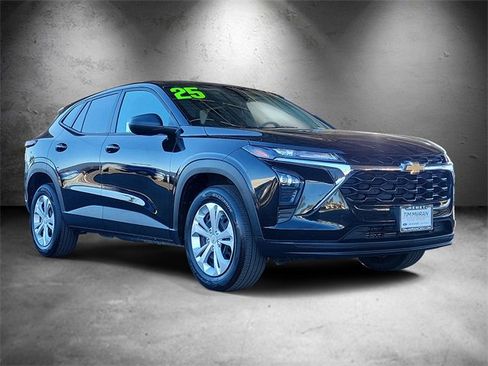 Used 2025 Chevrolet Trax LS image 2