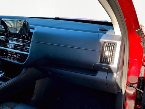 Used 2023 Nissan Pathfinder SL image 19