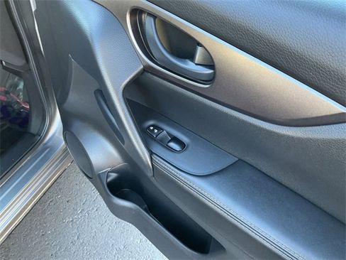 Used 2021 Nissan Rogue Sport S image 21