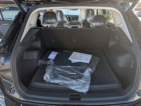 New 2026 Volkswagen Tiguan SE image 6