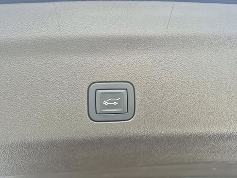 Used 2025 GMC Yukon XL Elevation RWD image 12