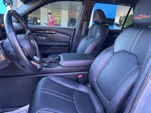 Used 2025 Honda Pilot TrailSport image 12