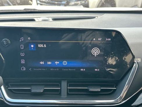 Used 2025 Chevrolet Trax RS w/ Sunroof Package image 20