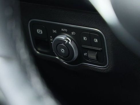 Used 2024 Mercedes-Benz GLB 250 image 28