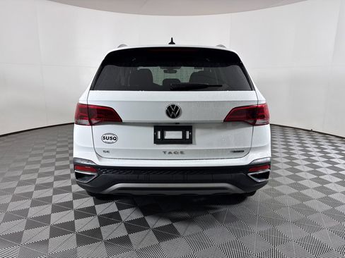 Used 2024 Volkswagen Taos SE w/ Panoramic Sunroof Package image 10