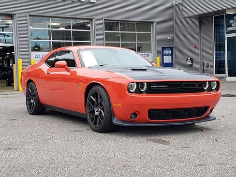 Used 2016 Dodge Challenger R/T Scat Pack w/ Leather Interior Group image 3