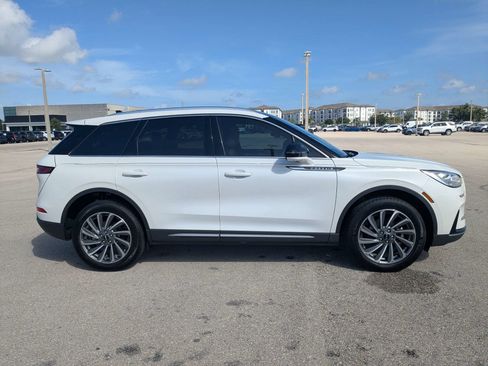 Used 2023 Lincoln Corsair Reserve w/ Equipment Group 201A FWD image 4