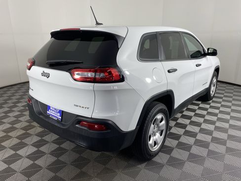 Used 2016 Jeep Cherokee Sport AWD/4WD image 4