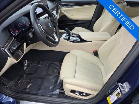 Used 2023 BMW 540i w/ Premium Package image 9