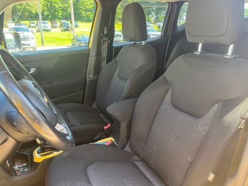 Used 2016 Jeep Renegade Latitude w/ Cold Weather Group AWD/4WD image 12