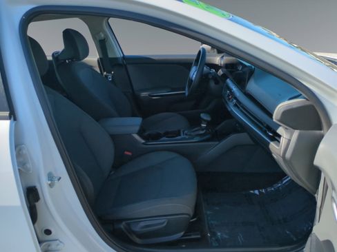 Used 2025 Kia K4 LXS image 15