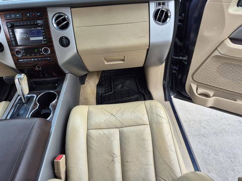 Used 2013 Ford Expedition XLT image 17