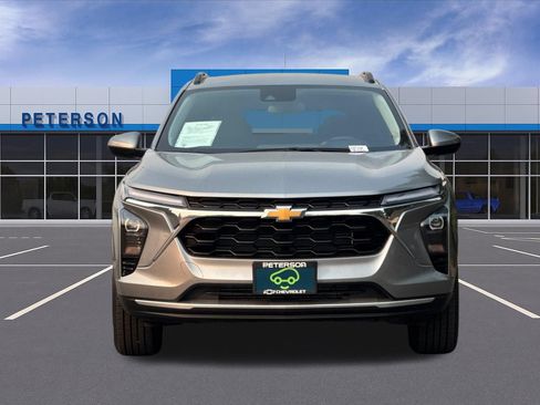 Certified 2025 Chevrolet Trax LT FWD image 9