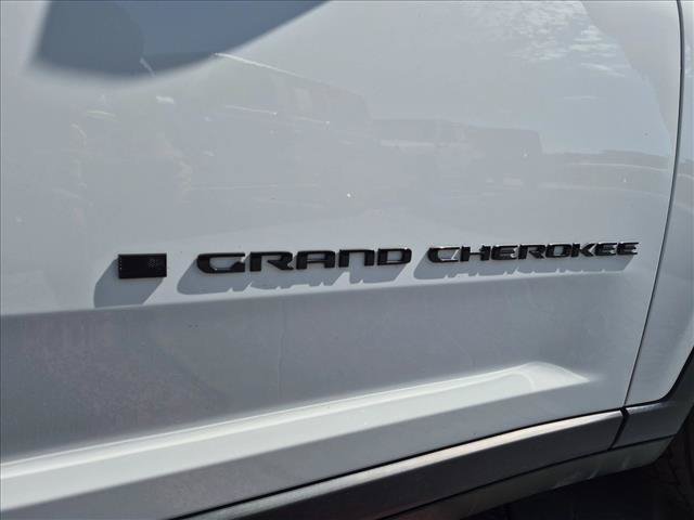 Used 2023 Jeep Grand Cherokee Altitude AWD/4WD image 29
