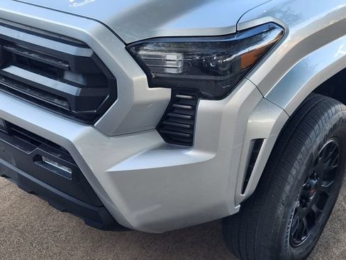 Used 2025 Toyota Tacoma SR5 AWD/4WD image 8