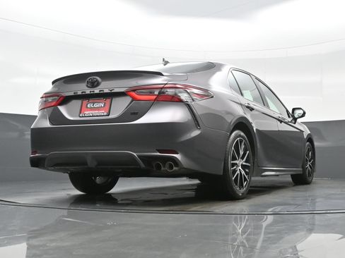 Used 2022 Toyota Camry SE FWD image 30