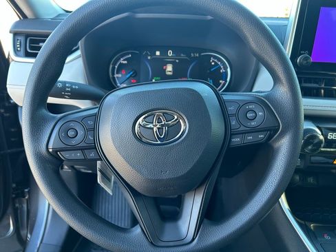 Used 2025 Toyota RAV4 XLE image 22