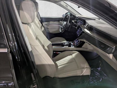 Used 2024 Audi Q8 e-tron Premium Plus w/ Premium Plus Package image 27