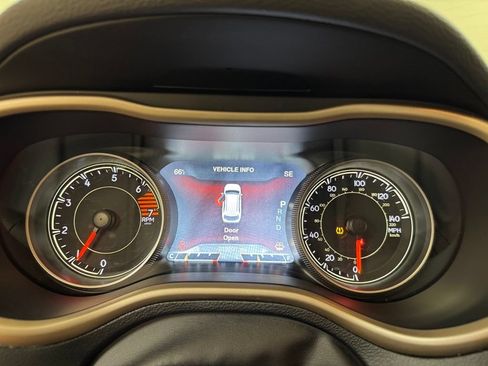 Used 2017 Jeep Cherokee Limited AWD/4WD image 32