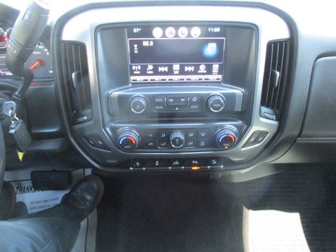 Used 2018 Chevrolet Silverado 1500 LT w/ Midnight Edition AWD/4WD image 30