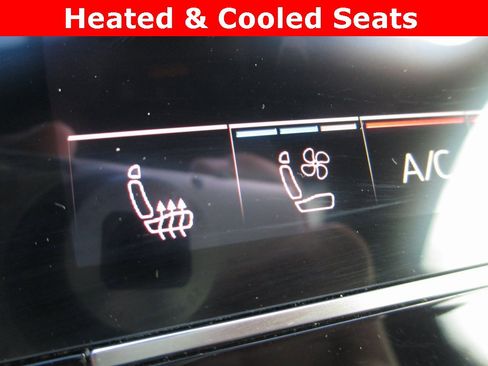 Used 2022 Audi Q8 Prestige image 16