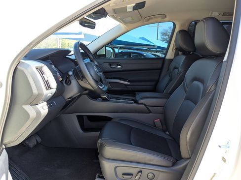 Used 2023 Nissan Pathfinder SL w/ Lighting Package (N92) image 10