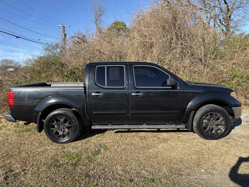 Used 2014 Nissan Frontier SL image 12