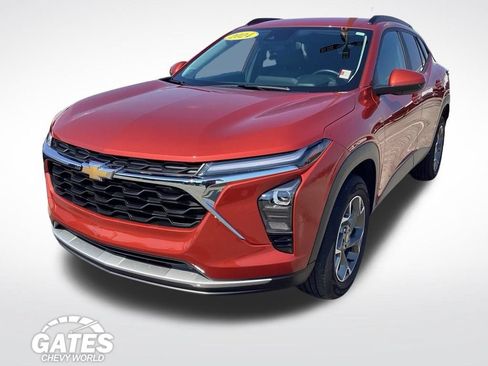 Used 2024 Chevrolet Trax LT w/ Driver Confidence Package FWD image 5