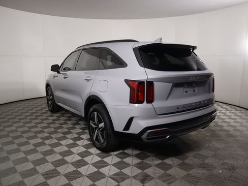 Used 2022 Kia Sorento EX w/ Panoramic Sunroof Package image 7