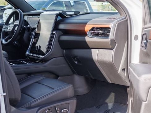 Used 2025 GMC Yukon XL Denali AWD/4WD image 21