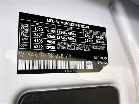 Used 2025 Mercedes-Benz Sprinter 2500 image 27