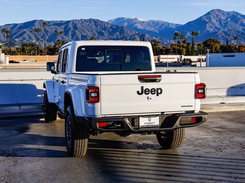 New 2026 Jeep Gladiator Sahara image 7